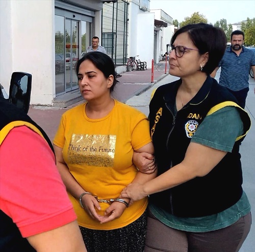 Oğlunu cinayete azmettirdiği iddia edilen anne yakalandı