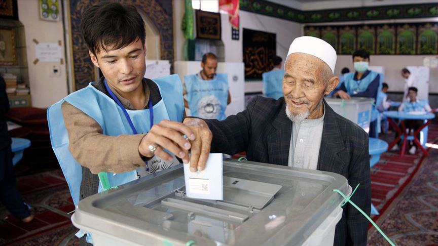 Afganistan'da halk sandık başında