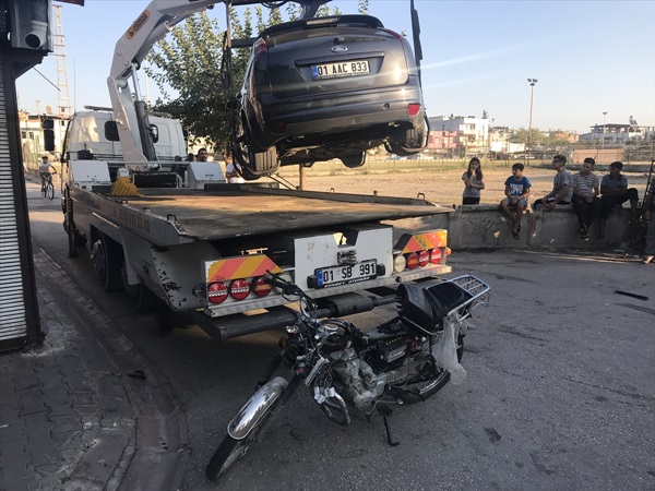 Otomobilin çarptığı motosikletli öldü