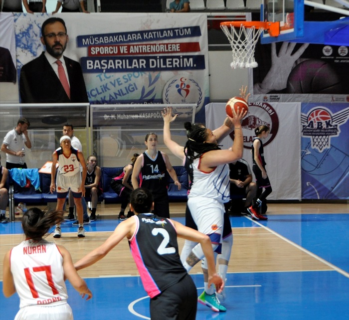 Gelecek Koleji Çukurova Basketbol: 86 - Reyer: 81