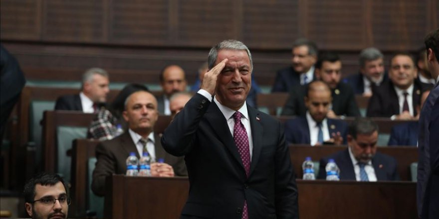 Hulusi Akar'dan 'asker selamı'