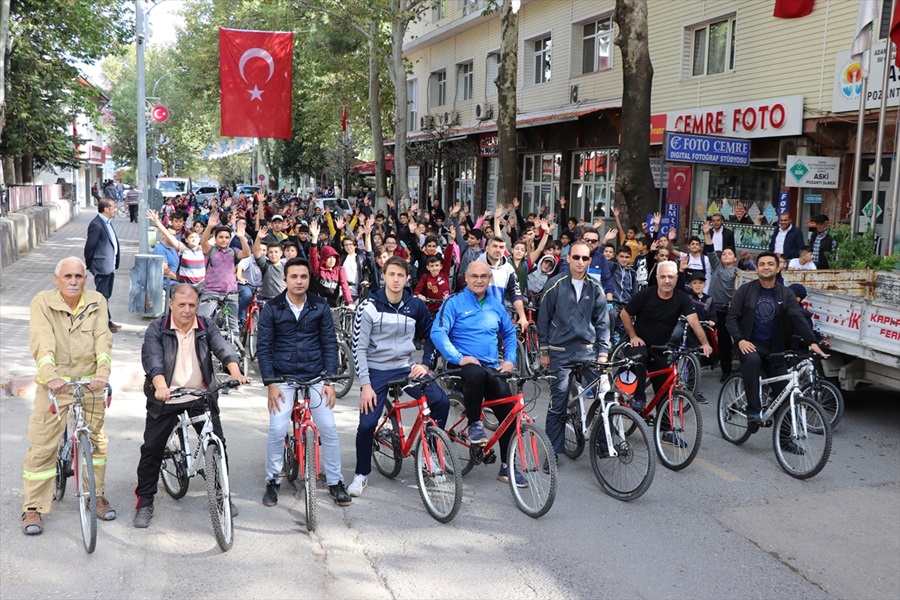 Spora dikkat çekmek için pedal çevirdiler