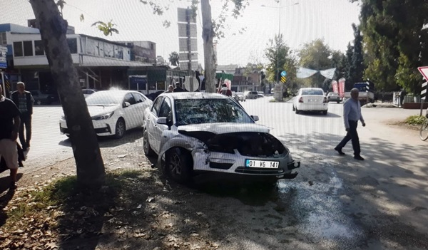 Adana'da, otomobiller çarpıştı: 8 yaralı