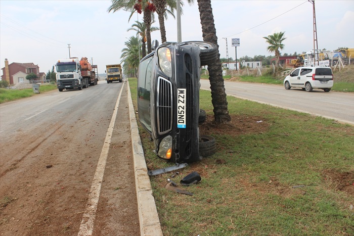 Adana'da takla atan otomobilin sürücüsü yaralandı