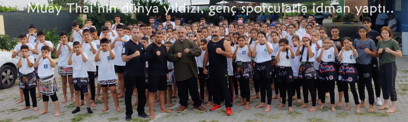 Muay Thai’nin dünya yıldızı, genç sporcularla idman yaptı