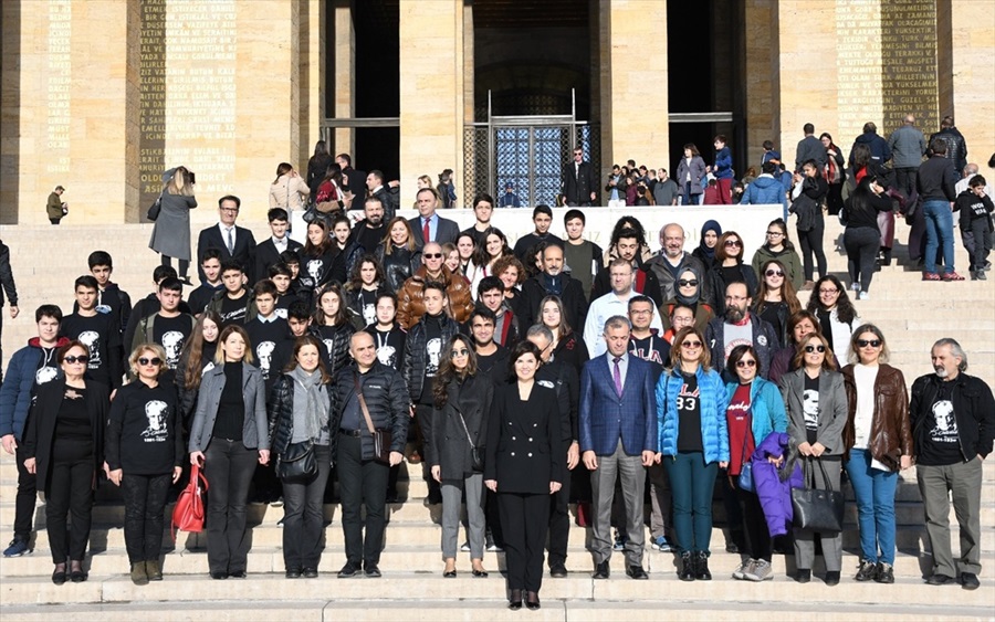 Adana Anadolu Liseliler Eğitim Vakfı'ndan Anıtkabir'e ziyaret