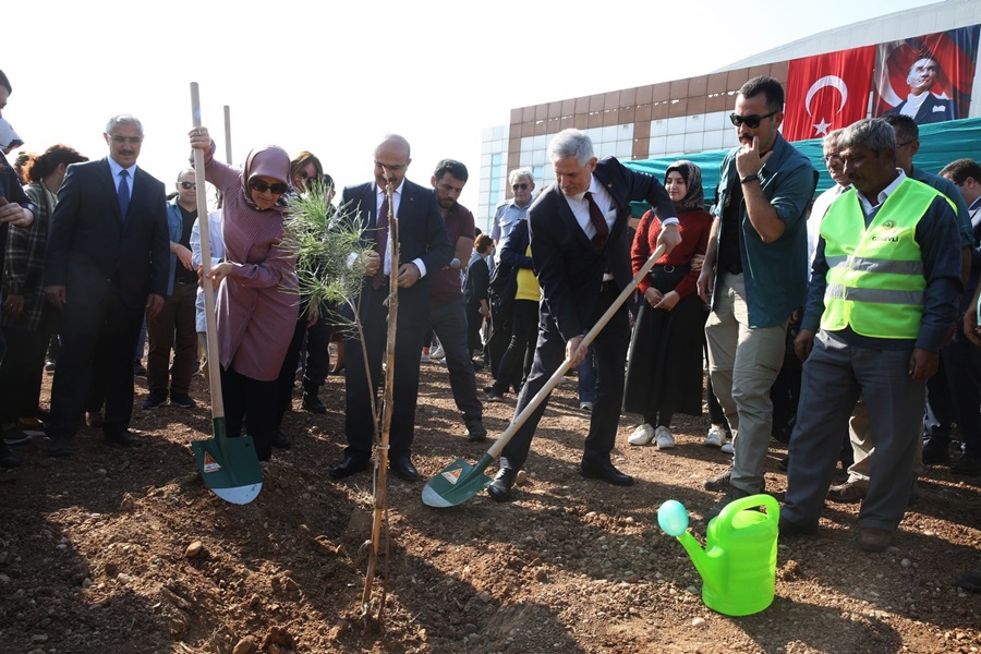 3.500 Fidan Balcalı Kampüsünde Toprakla Buluştu