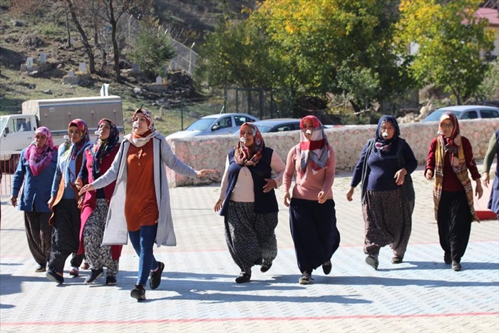 Pozantı'da "Annelerimizle Buluşuyoruz" etkinliği