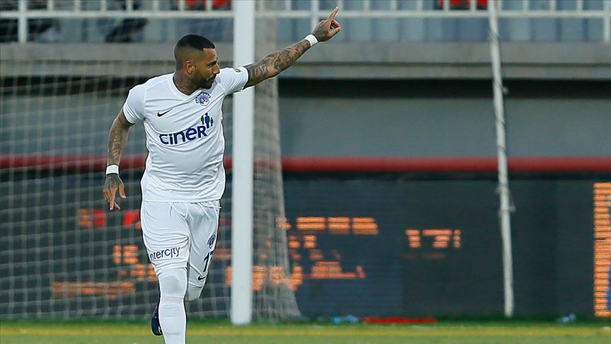 Kasımpaşa'da kaptanlığa Quaresma getirildi