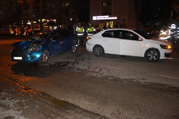 Adana'da 6 aracın karıştığı zincirleme trafik kazasında 6 kişi yaralandı