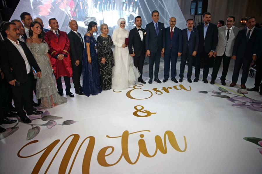 AK Parti Sözcüsü Ömer Çelik Adana'da nikah şahidi oldu