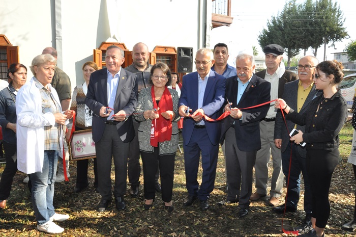 Akkapılı Kadınlar El Emeği Göz Nuru Ürünlerini Sergiledi