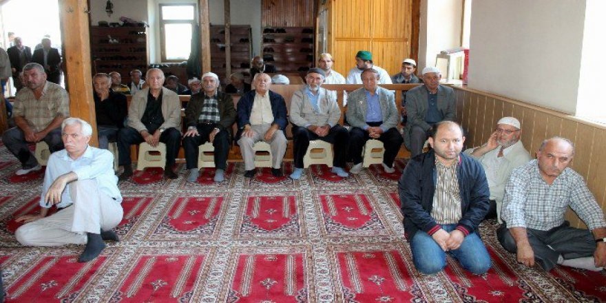 Mehmet Yürekli: Camide tabure ve sandalyede namaz kalktı