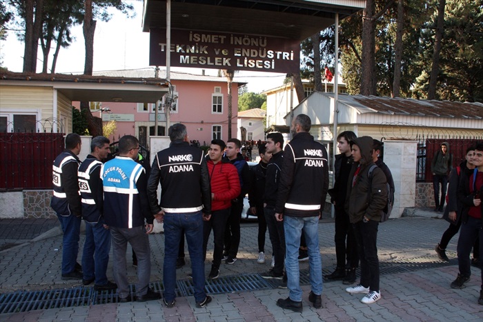 Adana'da okul çevresinde denetim yapıldı