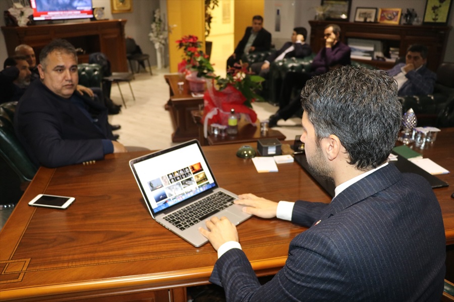 AK Parti İl Başkanı Mehmet Ay, AA'nın "Yılın Fotoğrafları" oylamasına katıldı