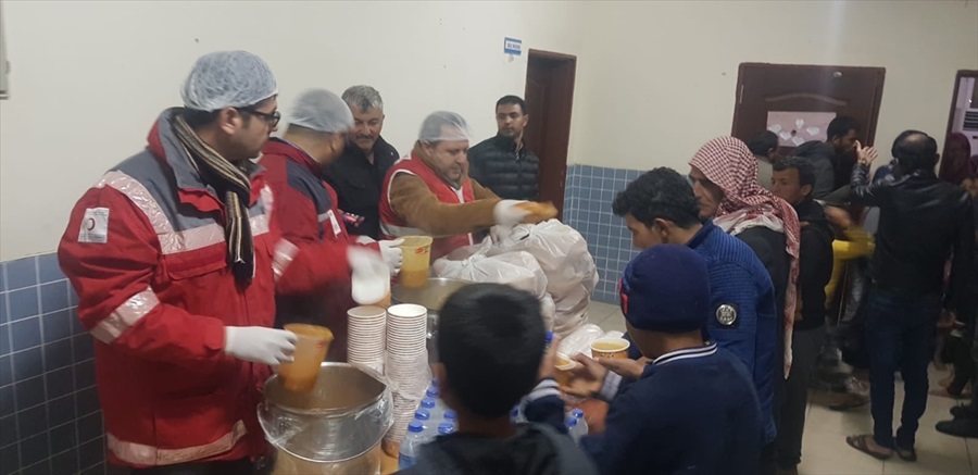 Türk Kızılayından Adana'daki sel mağdurlarına gıda ve barınma yardımı