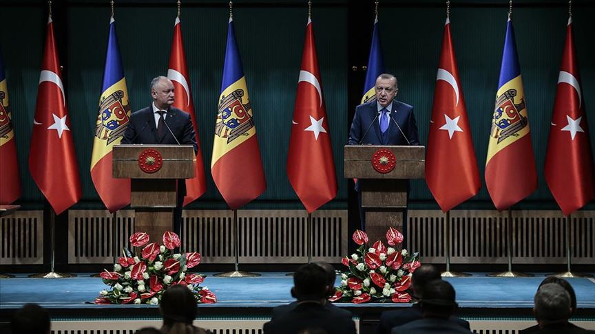 Erdoğan: Moldova'daki FETÖ okullarının Türkiye Maarif Vakfı'na devredilmesini bekliyoruz