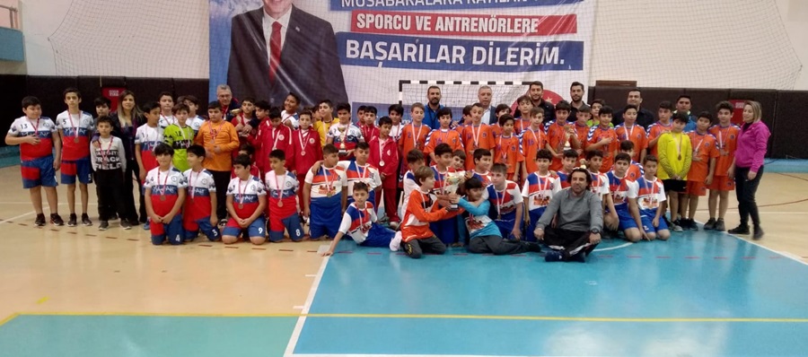 Okullar arası Yıldız Kızlar ve Küçük Erkekler Hentbol İl Birinciliği Müsabakaları Tamamlandı