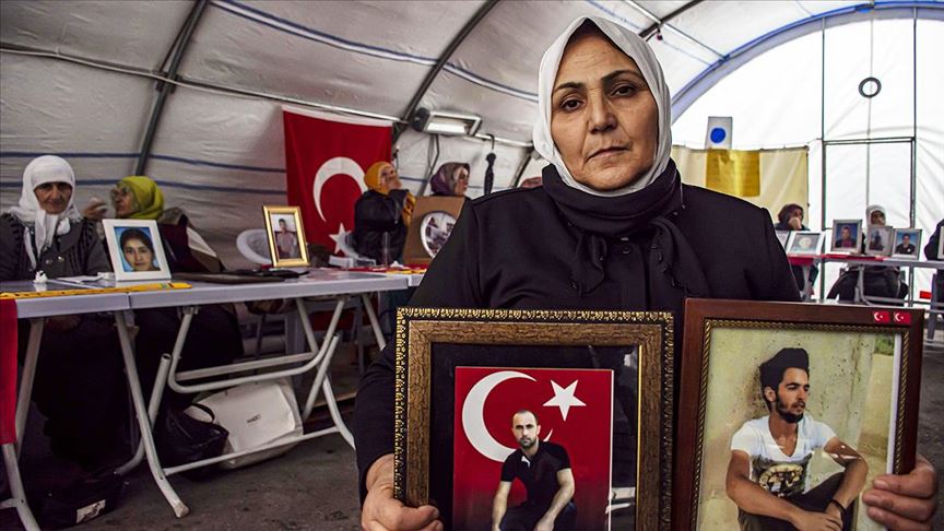 Diyarbakır annelerinden Çiftçi: Annelerini televizyonda gören çocuklar terör örgütünden kaçmaya başladı