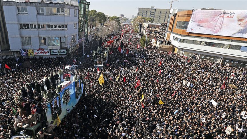 Süleymani'nin cenazesinin defni izdihamda ölenler nedeniyle ertelendi