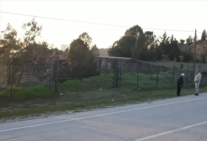 Adana'da toprak kayması nedeniyle dinlenme tesisi binası yan yattı