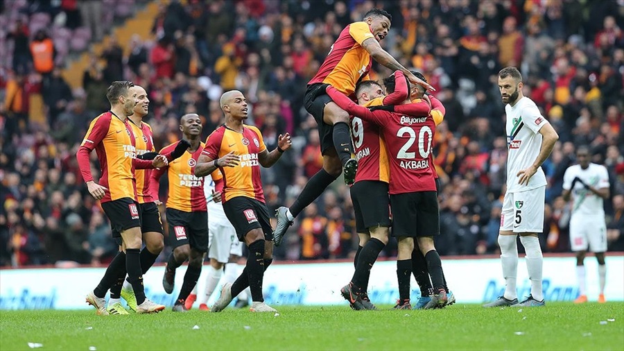 Galatasaray Konya deplasmanında 3 puanı 3 golle aldı