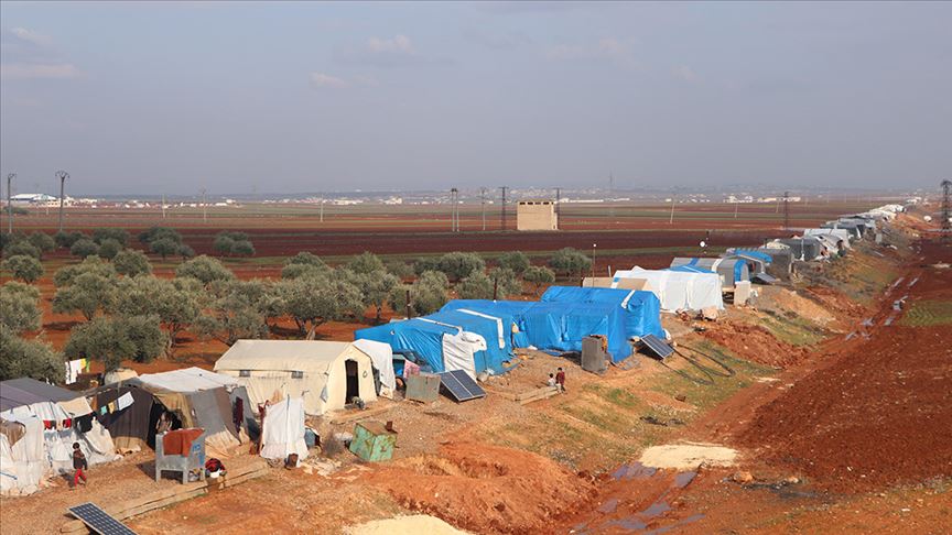 İdlib'deki kader yolcuları tren yoluna 'yurt' kurdu