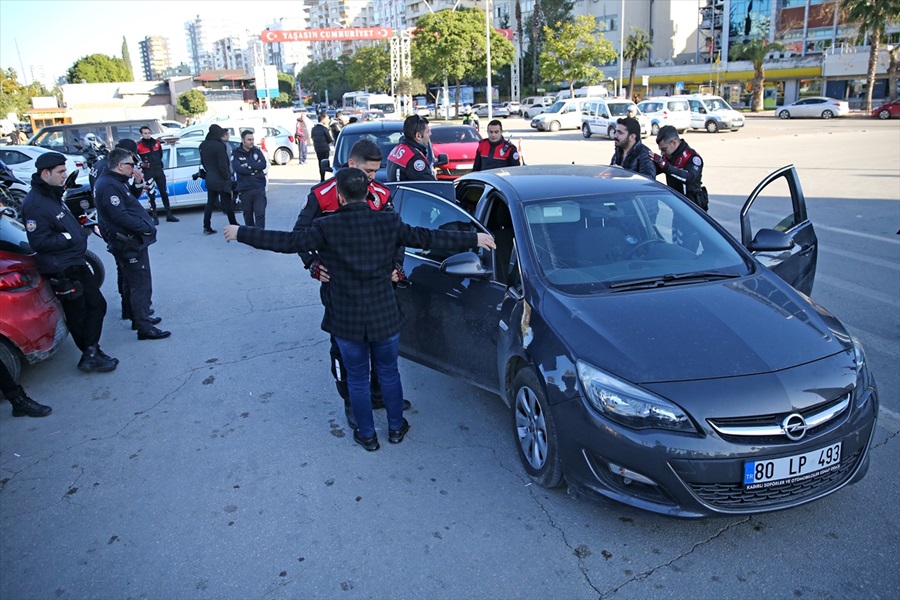 Adana'da helikopter destekli "güven ve huzur uygulaması" yapıldı