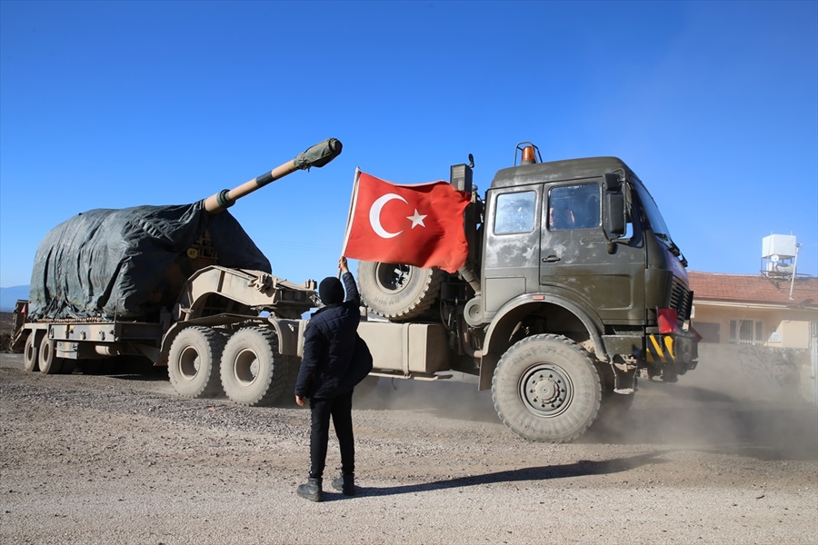 Sınır birliklerine obüs ve zırhlı araç sevkiyatı