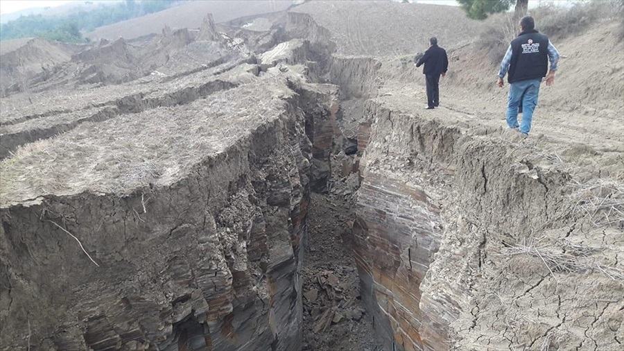 Adana'da iki mahallede heyelan oldu