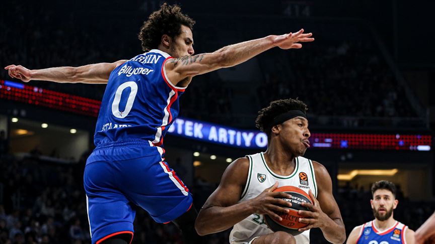 Anadolu Efes son iç saha maçını 20 sayı farkla kazandı