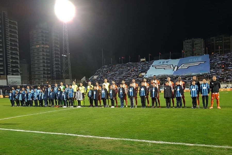 Futbolcu olmak isteyen öğrenciler maça götürüldü   