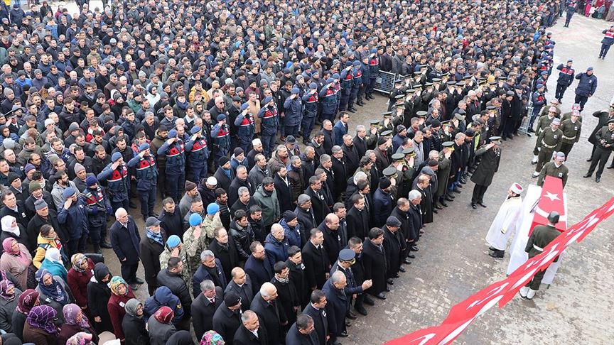 Şehitlerimizi dualarla uğurluyoruz..