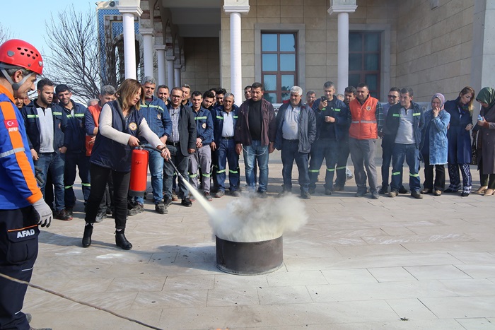 Yüreğir'de belediye personeline afet bilinci eğitimi