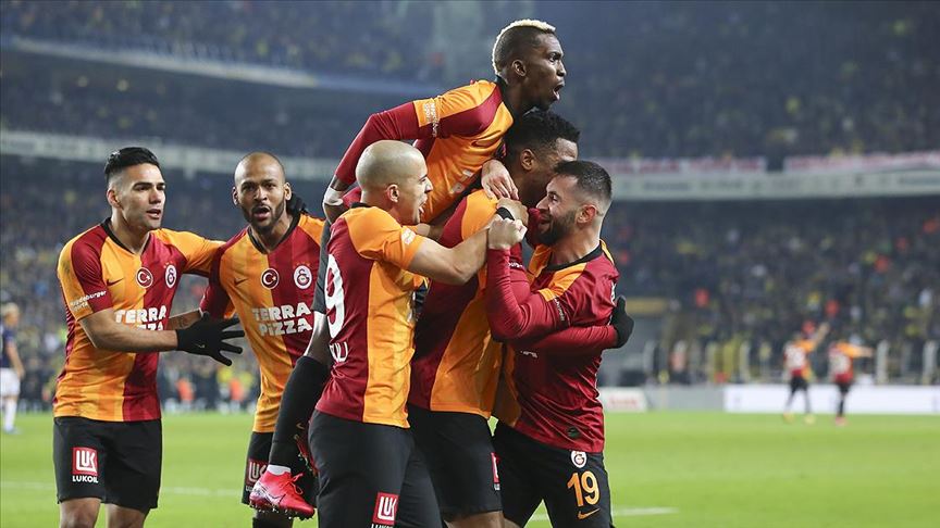 Galatasaray zirveden uzaklaşıyor