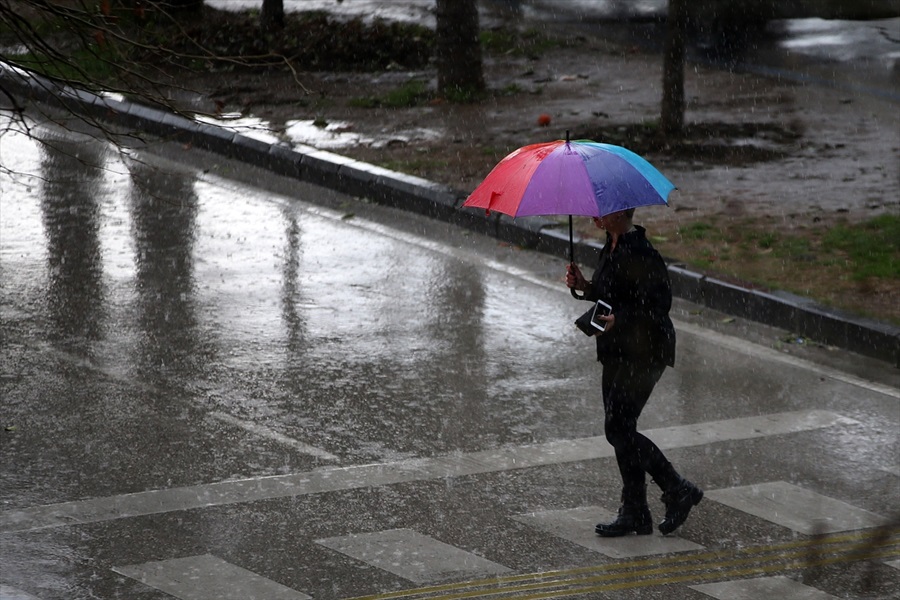 Adana'da sağanak ve dolu etkili oldu