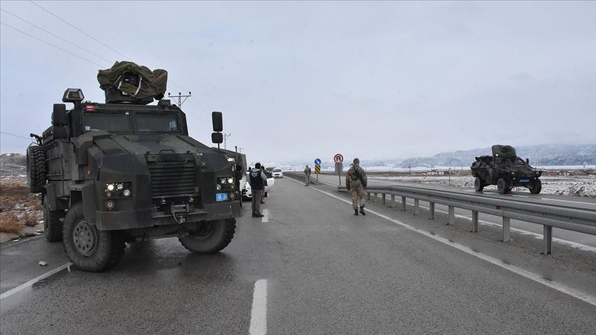 Ağrı'da Gürbulak Gümrük Müdürlüğü aracına roketli saldırı