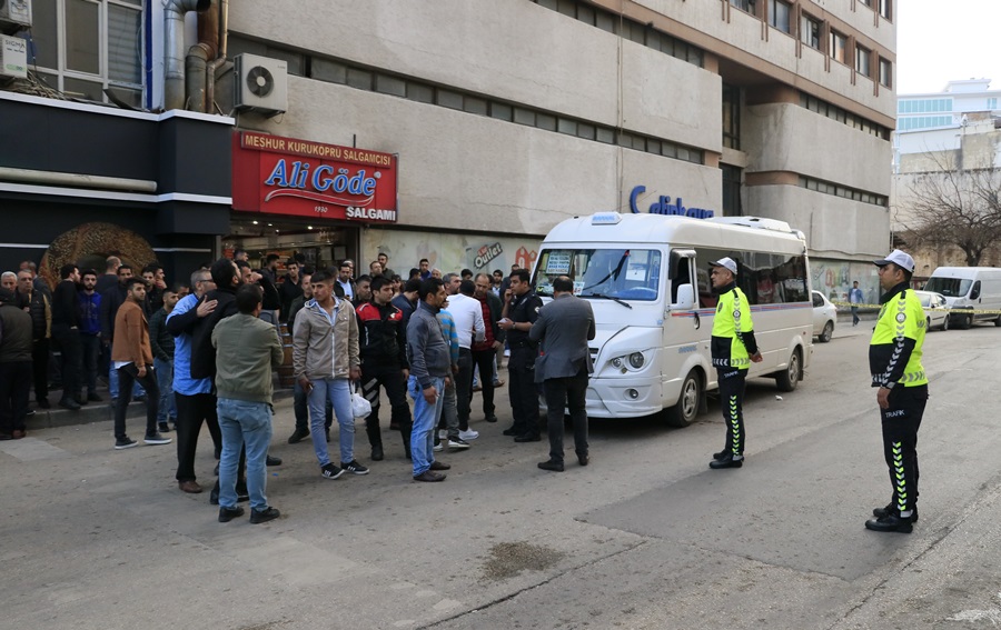 Adana'da bir minibüs şoförü öldürüldü