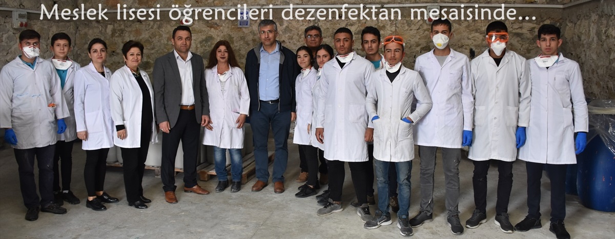 Meslek lisesi öğrencileri dezenfektan mesaisinde