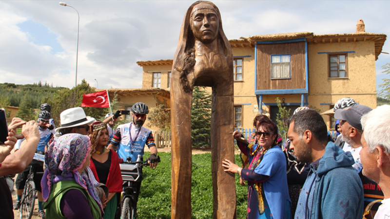 Bozkırda yeşeren hayal: Sonsuz Şükran Köyü'nde sinemadan müziğe, mimariden sağlığa 45 atölye açılıyor