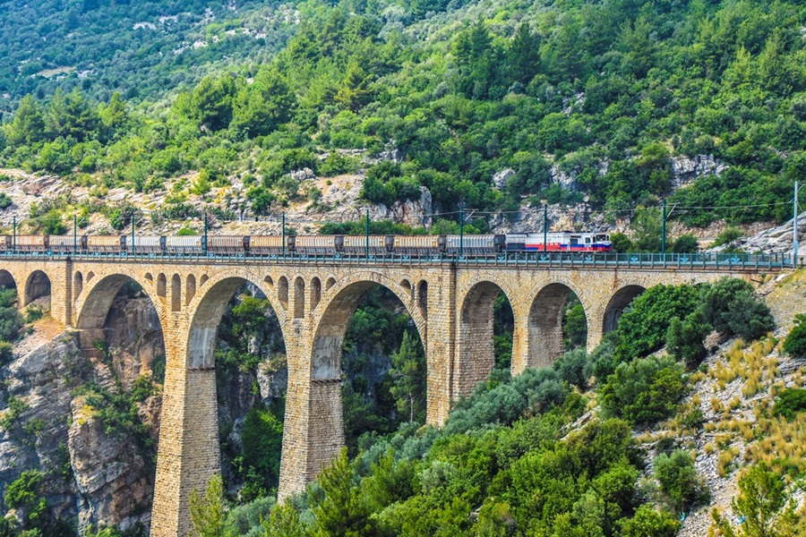 Adana'da Varda Köprüsü ve çevresi FPV dronla görüntülendi