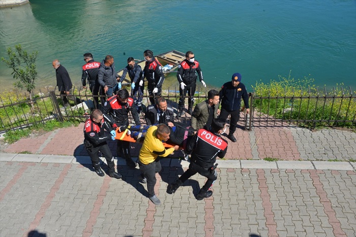 Adana'da Seyhan Nehri'ne düşen engelli kurtarıldı