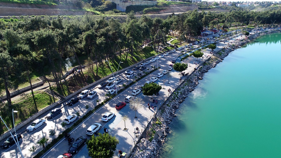 Dünyayı korona korkusu Adana’yı mangal kokusu sardı