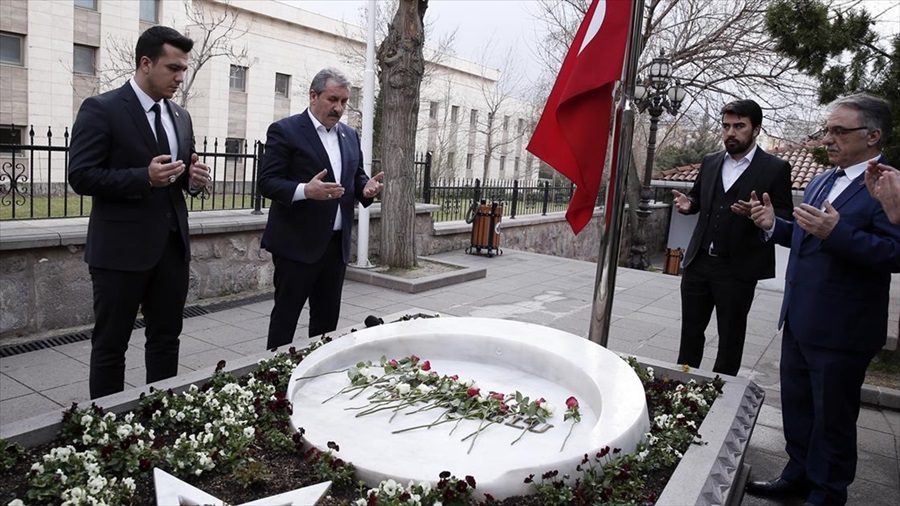 Muhsin Yazıcıoğlu kabri başında anıldı