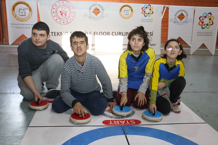 Floor curling sporu görme engelliler için sesli hale getirildi