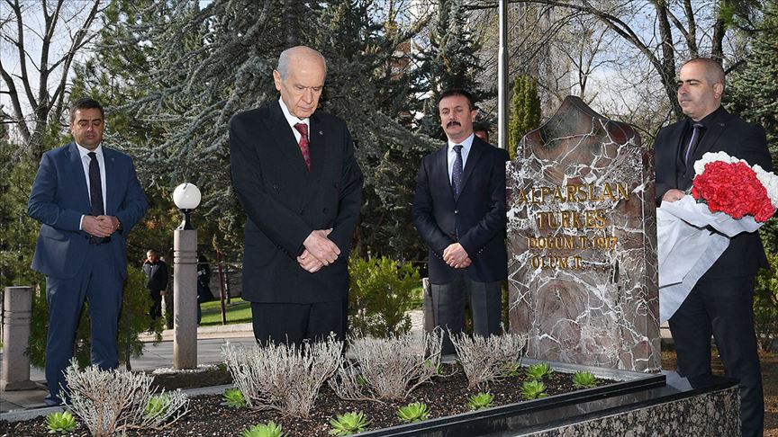 Bahçeli, Alparslan Türkeş'in anıt mezarını ziyaret etti