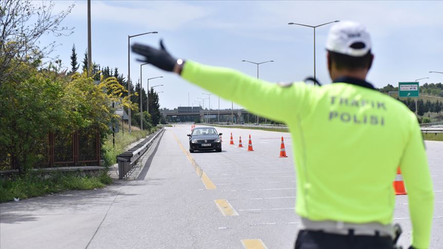 30 büyükşehir ve Zonguldak'a tüm giriş çıkışlara yönelik kısıtlamalar 15 gün daha uzatıldı