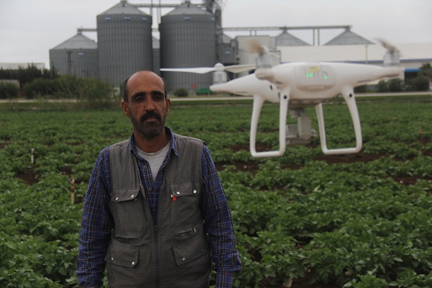 Drone gören tarım işçileri şaşkına döndü