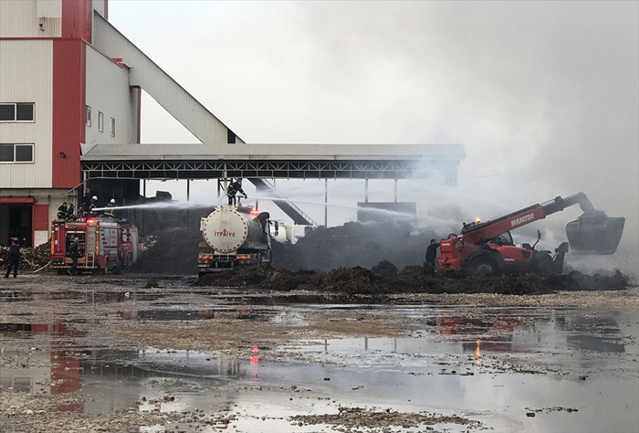 Adana'da pamuk yağı fabrikasında çıkan yangın kontrol altına alındı