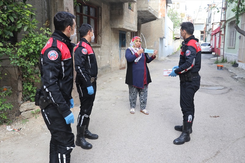 Adana'da polisten dezavantajlı mahallelerde Kovid-19 uyarısı